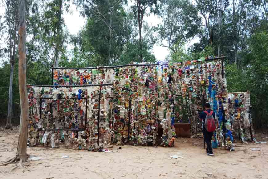 Kala Bhavan students put up Garbage Art installation made from the waste of the Sonajhuri Haat – GetBengal story